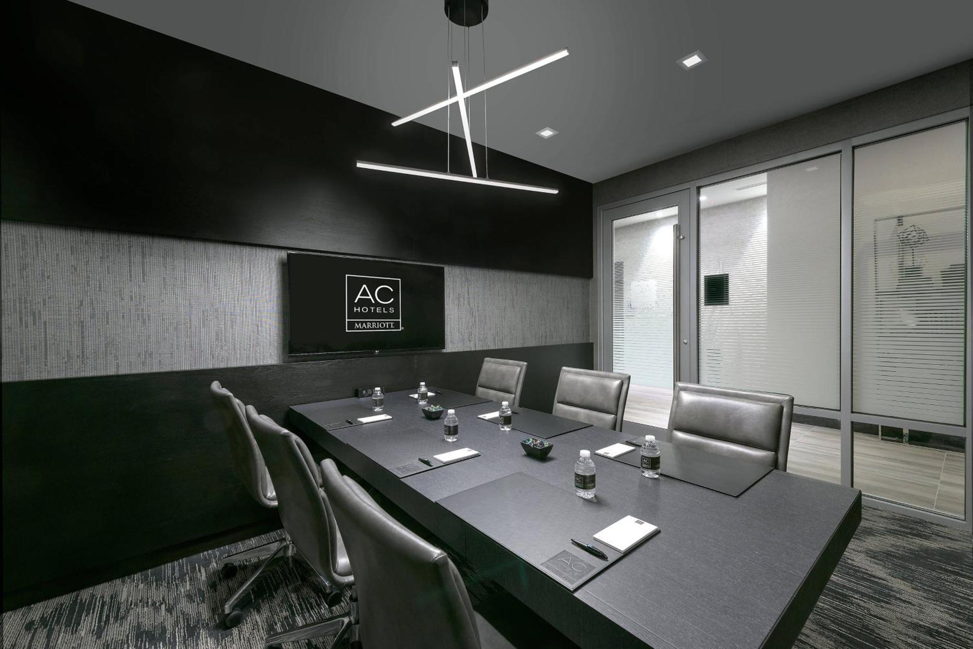 Ac Hotel By Marriott Boston North Medford Exterior photo